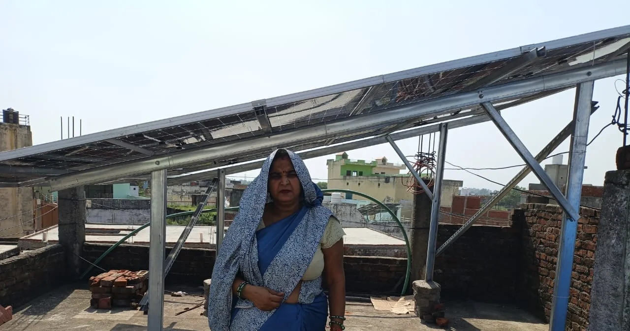 हर छत के लिए अलग योजना — ग्राहक के घर पर सोलर प्लांट